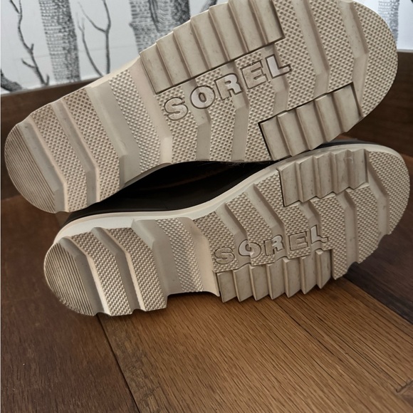 Sorel Cream Faux Fur Lined waterproof Boots - Picture 5 of 7